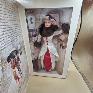 Hallmark Special Edition Holiday Memories Barbie Doll 1995 New NIB